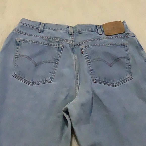 Vintage Levi’s 550 women’s distressed blue denim relaxed fit tapered leg… - Picture 1 of 9